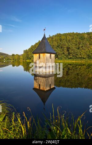 Chiesa nel lago, torre della chiesa guglia nel serbatoio, Nieder-Werbe, Edersee, Assia, Germania Foto Stock