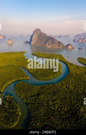 Sametnangshe punto panoramico delle montagne nella baia di Phangnga in Thailandia Foto Stock