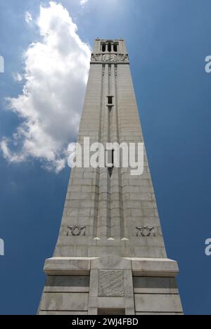 Memorial Bell Tower, simbolo dell'università, costruito nel 1937, campus principale della North Carolina State University - Raleigh, North Carolina Foto Stock