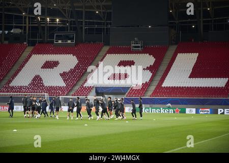 Lipsia, Germania. 12 febbraio 2024. I giocatori del Real Madrid svolgono una sessione di allenamento alla vigilia del 16° turno della UEFA Champions League, partita di calcio di andata tra RB Leipzig e Real Madrid CF nella Red Bull Arena. Credito: SOPA Images Limited/Alamy Live News Foto Stock