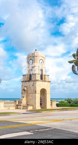 Worth Avenue, torre dell'orologio a Palm Beach, Florida, USA Foto Stock