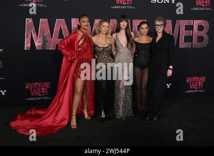 Los Angeles, Stati Uniti. 12 febbraio 2024. LOS ANGELES, STATI UNITI. 12 febbraio 2024: Celeste o'Connor, Sydney Sweeney, Dakota Johnson, Isabela Merced & S.J. Clarkson alla prima per Madame Web al Regency Bruin Theatre. Crediti fotografici: Paul Smith/Alamy Live News Foto Stock