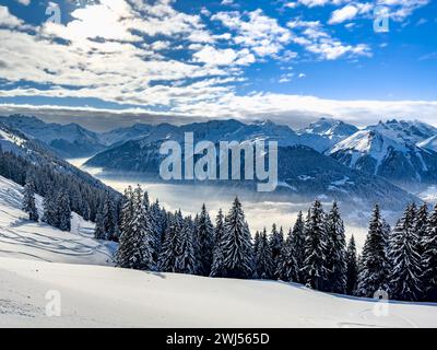 Paesaggio invernale nella regione sciistica Silvretta Montafon a Vorarlberg, Austria. Foto Stock