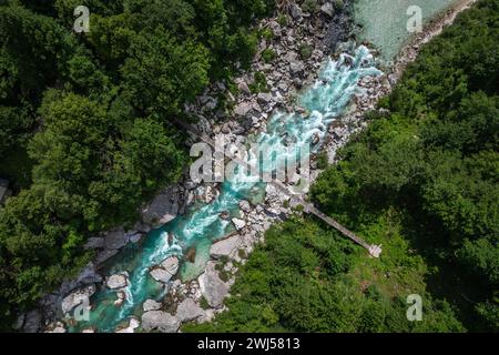Paesaggio alpino e fiume Soca verde smeraldo in Slovenia Foto Stock
