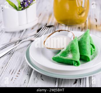 Pancake verdi con vista dall'alto degli spinaci Foto Stock