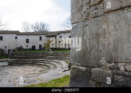 L'anfiteatro. Sito archeologico di Altilia. Sepino - Molise - Italia Foto Stock