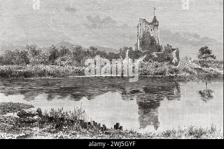 Castello di Ross, torre del XV secolo e tenuta ai margini di Lough Leane, Parco Nazionale di Killarney, Contea di Kerry. Repubblica d'Irlanda. Europa. Tre mesi in Irlanda di Miss Marie Anne De Bovet (1855 - 1935) Limerick and the Clare Coast 1889, le Tour du Monde 1890 Foto Stock