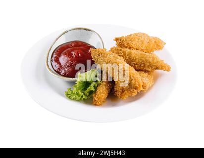 Pepite di pollo fatte in casa con ketchup isolato Foto Stock