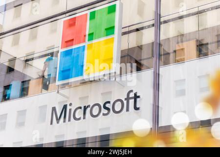 NEW YORK, USA - 15 MAGGIO 2019: Microsoft store a Manhattan. Microsoft è il più grande produttore di software al mondo, dominante nel funzionamento dei PC Foto Stock