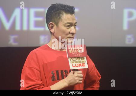 HANGZHOU, CINA - 13 FEBBRAIO 2024 - l'attore di Hong Kong Andy Lau promuove il suo nuovo film "THE MOVIE EMPEROR" in un cinema della città di Hangzhou, Zhejiang provi Foto Stock