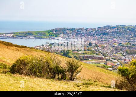 Swanage, Dorset, Inghilterra, Regno Unito, vista panoramica da una collina, sentiero escursionistico per Old Harry Rocks Foto Stock