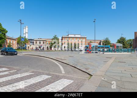 Piacenza, Italia. Stazione ferroviaria di Piacenza, piazza Marconi. Importante città della Pianura Padana, ricca di storia Foto Stock