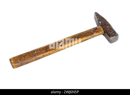 Strumenti usati. Un martello di metallo con testa a griffe. Un manico in legno marcato usurato Foto Stock