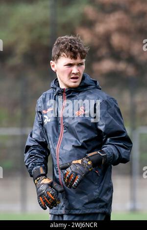 Landore, Swansea, Galles. 11 febbraio 2024. Alex Lang Swansea City Academy portiere Coach durante il riscaldamento pre-partita prima dell'amichevole Under 14 tra Swansea City e Kidderminster Harriers alla Swansea City Academy di Landore, Swansea, Galles, Regno Unito, l'11 febbraio 2024. Crediti: Duncan Thomas/Majestic Media. Foto Stock