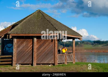 Rifugio di osservazione a Eagle Marsh, Ankeny National Wildlife Refuge, Oregon Foto Stock