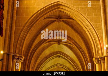 Architettura medievale interna nella cattedrale di Toledo, Toledo, Spagna Foto Stock