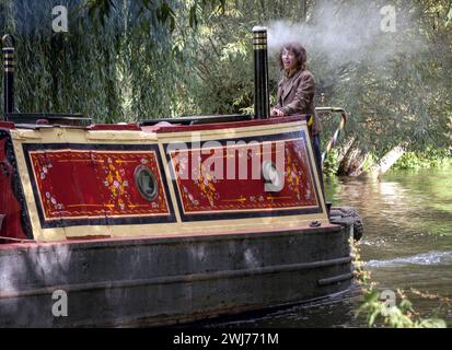 Wonka è un film musicale fantasy del 2023 diretto da Paul King, che ha co-scritto la sceneggiatura con Simon Farnaby basata su una storia di King. Racconta la storia di Willy Wonka, un personaggio del romanzo Charlie and the Chocolate Factory del 1964 di Roald Dahl. Questa fotografia è ad uso esclusivamente editoriale ed è copyright della casa cinematografica e/o del fotografo assegnato dalla casa cinematografica o dalla casa di produzione e può essere riprodotta solo da pubblicazioni in concomitanza con la promozione del suddetto Film. È richiesto un credito obbligatorio alla compagnia cinematografica. Il fotografo deve essere accreditato anche quando Foto Stock