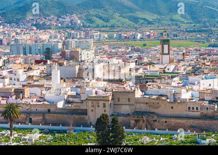 Vista del paesaggio della città con il quartiere Medina a Tétouan, Marocco Foto Stock