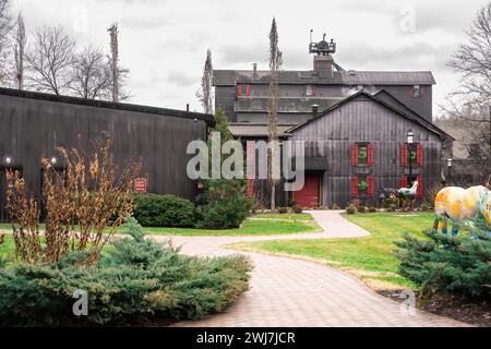 Loretto, Kentucky - 26 gennaio 2024: Veduta della Star Hill Farm, della distilleria di whisky Makers Mark Bourbon e del campus lungo il sentiero bourbon nella zona rurale di K Foto Stock