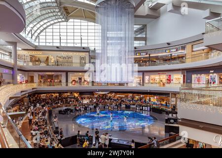 Installazione di Digital Light Canvas e area ristoro presso The Shoppes at Marina Bay Sands. Foto Stock