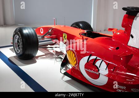 MODENA, ITALIA - 21 APRILE 2022: Ferrari rossa di Formula uno F2003-GA esposta al Museo di Modena, Italia Foto Stock