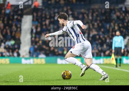 West Bromwich, Regno Unito. 13 febbraio 2024. Mikey Johnston di West Bromwich Albion in azione durante l'EFL Sky Bet Championship match tra West Bromwich Albion e Cardiff City all'Hawthorns di West Bromwich, Inghilterra, il 13 febbraio 2024. Foto di Stuart Leggett. Solo per uso editoriale, licenza richiesta per uso commerciale. Non utilizzare in scommesse, giochi o pubblicazioni di singoli club/campionato/giocatori. Crediti: UK Sports Pics Ltd/Alamy Live News Foto Stock