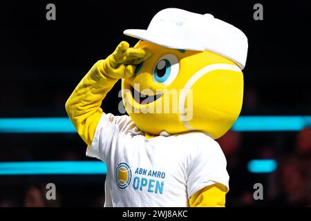 Rotterdam, Paesi Bassi. 13 febbraio 2024. ROTTERDAM, PAESI BASSI - 13 FEBBRAIO: La mascotte Ballie durante il giorno 2 dell'ABN AMRO Open 2024 ad Ahoy il 13 febbraio 2024 a Rotterdam, Paesi Bassi. (Foto di Joris Verwijst/Agenzia BSR) credito: Agenzia BSR/Alamy Live News Foto Stock