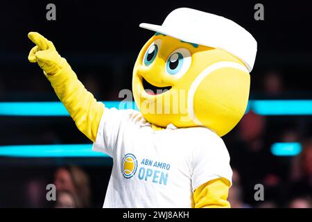 Rotterdam, Paesi Bassi. 13 febbraio 2024. ROTTERDAM, PAESI BASSI - 13 FEBBRAIO: La mascotte Ballie durante il giorno 2 dell'ABN AMRO Open 2024 ad Ahoy il 13 febbraio 2024 a Rotterdam, Paesi Bassi. (Foto di Joris Verwijst/Agenzia BSR) credito: Agenzia BSR/Alamy Live News Foto Stock