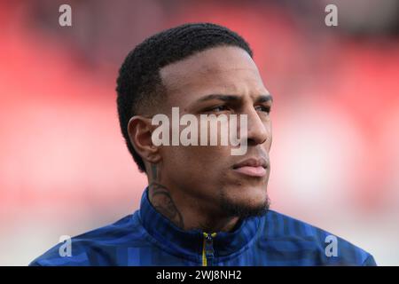 Monza, Italia. 11 febbraio 2024. Michael Folorunsho dell'Hellas Verona guarda la line-up prima del calcio d'inizio nella partita di serie A allo stadio U-Power di Monza. Il credito per immagini dovrebbe essere: Jonathan Moscrop/Sportimage Credit: Sportimage Ltd/Alamy Live News Foto Stock