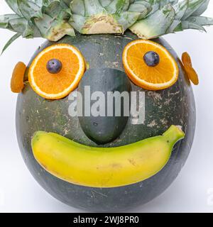 Faccia divertente fatta di frutta Foto Stock
