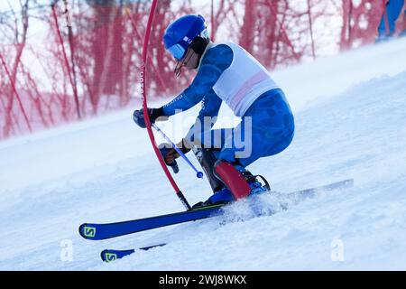 Sapporo, Giappone. 13 febbraio 2024. Roger Puig Davi (AND) Sci Alpino : Slalom maschile in piedi a Sapporo Teine durante la Coppa del mondo di Sci Alpino FIS Para 2024 a Sapporo, Giappone . Crediti: SportsPressJP/AFLO/Alamy Live News Foto Stock