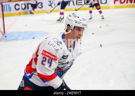 San Pietroburgo, Russia. 13 febbraio 2024. Giocatore del Lada Hockey Club, Scott Kosmachuk (24) visto in azione durante la Kontinental Hockey League, stagione regolare KHL 2023 - 2024 tra SKA San Pietroburgo - Lada Tolyatti alla SKA Arena. (Punteggio finale; SKA San Pietroburgo 2:1 Lada Tolyatti) (foto di Maksim Konstantinov/SOPA Images/Sipa USA) credito: SIPA USA/Alamy Live News Foto Stock