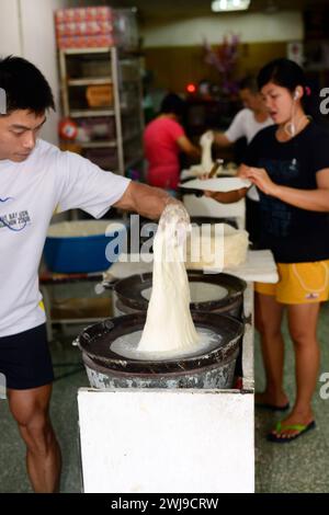 Fabbrica Kway Guan Huat Popiah Skin (crepa sottile simile alla carta) a Singapore. Foto Stock