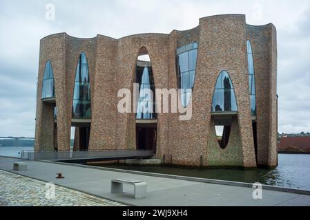 vejle, danimarca, 07 agosto 2023, Fjordenhus, edificio moderno nel porto *** vejle,dänemark, 07 agosto 2023, Fjordenhus, modernes Gebäude im Hafen Copyright: XWolfgangxSimlingerx Foto Stock