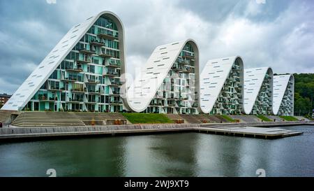 vejle, danimarca, 07 agosto 2023, Bolgen, The Wave, moderno edificio residenziale nel porto *** vejle,dänemark, 07 agosto 2023, Bolgen, Die Welle, modernes Wohngebäude im Hafen Copyright: XWolfgangxSimlingerx Foto Stock