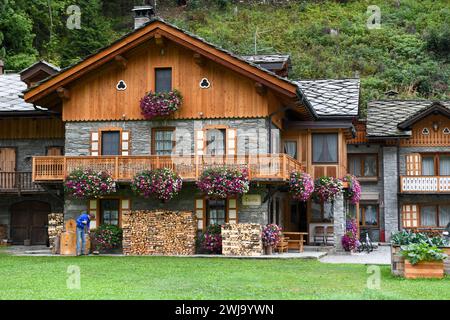 Gaby, Italia - 17 settembre 2023: Veduta al paese di Gaby sulla valle d'Aosta in Italia Foto Stock