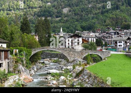Gaby, Italia - 17 settembre 2023: Veduta al paese di Gaby sulla valle d'Aosta in Italia Foto Stock