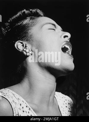 Ritratto del canto di Billie Holiday, Downbeat, New York, California. Febbraio 1947 Foto Stock