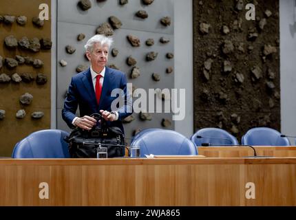 L'AIA - l'ex informatore Ronald Plasterk prima della discussione sulla relazione finale. Nella relazione Plasterk spiega come ritiene che la formazione del gabinetto debba procedere. ANP REMKO DE WAAL paesi bassi - uscita belgio Foto Stock