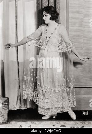 Attrice e produttrice cinematografica americana dell'era del muto, norma Marie Talmadge (1894-1957) Foto Stock