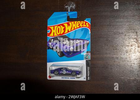 Hot Wheels è un marchio americano di modellini in scala inventato da Elliot Handler e introdotto dalla sua azienda Mattel il 18 maggio 1968. Foto Stock