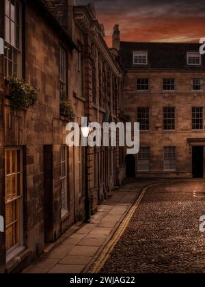 LA STORICA ST MARY'S PLACE STAMFORD STREET TRAMONTA CON LAMPADA ILLUMINATA Foto Stock