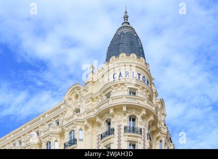 L'iconico hotel Carlton a Cannes, Costa Côte Azzurra, Francia. Famoso per aver ospitato star del cinema durante il Festival del cinema. Foto Stock