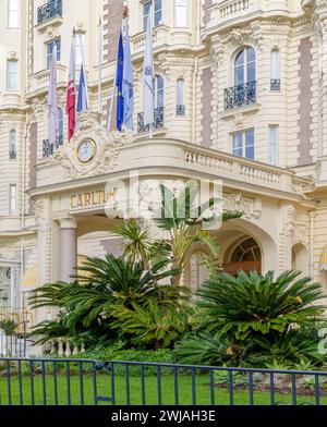 L'iconico hotel Carlton a Cannes, Costa Côte Azzurra, Francia. Famoso per aver ospitato star del cinema durante il Festival del cinema. Foto Stock