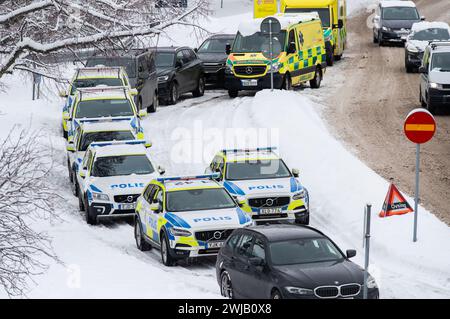 Durante il martedì, la polizia e i servizi di emergenza hanno praticato la "violenza mortale in corso" (in svedese: pågående dödligt våld, PDV) o in inglese, sparatutto attivo, a Linköping, Svezia. Foto Stock