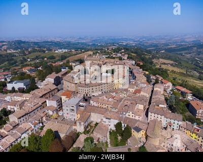 Cupramontana (Italia, Marche, provincia di Ancona), veduta della città Foto Stock