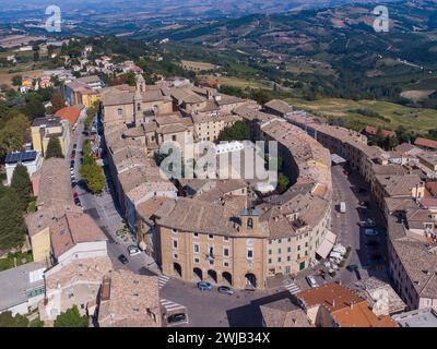 Cupramontana (Italia, Marche, provincia di Ancona), veduta della città Foto Stock