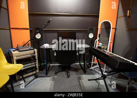 Interno di uno studio di registrazione, corso di formazione vocale e spazio prove Foto Stock