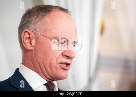 Vienna, Österreich. 14. Febbraio 2024. Pressefoyer nach Ministerrat der Österreichischen Bundesregierung. Bild zeigt Innenminister Gerhard Karner ÖVP. *** Vienna, Austria 14 febbraio 2024 Foyer stampa dopo il Consiglio dei ministri del governo federale austriaco immagine mostra il ministro dell'interno Gerhard Karner ÖVP Foto Stock