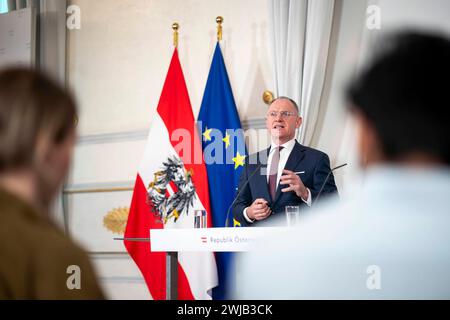 Vienna, Österreich. 14. Febbraio 2024. Pressefoyer nach Ministerrat der Österreichischen Bundesregierung. Bild zeigt Innenminister Gerhard Karner ÖVP. *** Vienna, Austria 14 febbraio 2024 Foyer stampa dopo il Consiglio dei ministri del governo federale austriaco immagine mostra il ministro dell'interno Gerhard Karner ÖVP Foto Stock